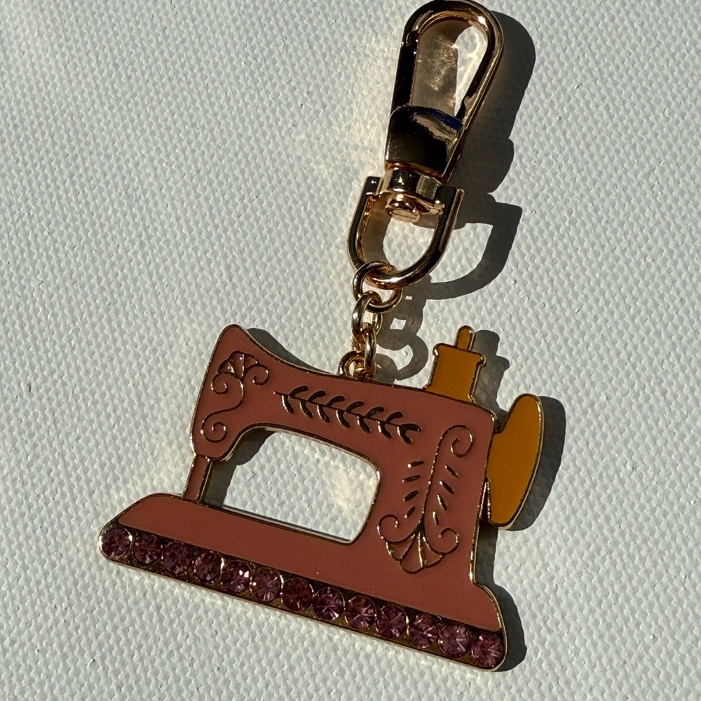 Sewing Machine Charm/Keychain Pink - Picture 8 of 8